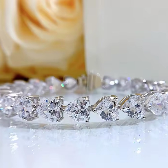 ❤️18k 23ct Heart Tennis Bracelet - Picture 11 of 16